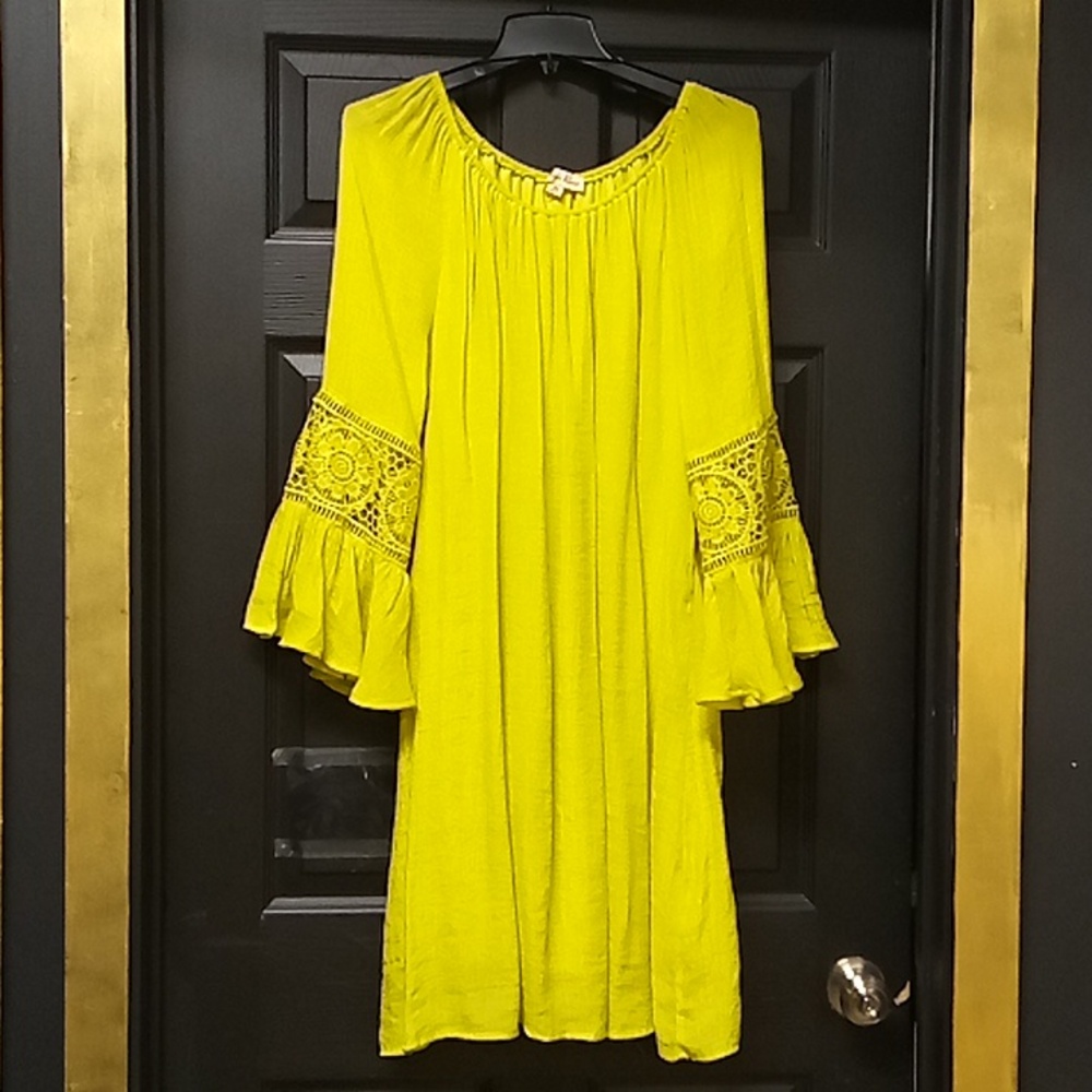 Pretty yellow/green colored dress